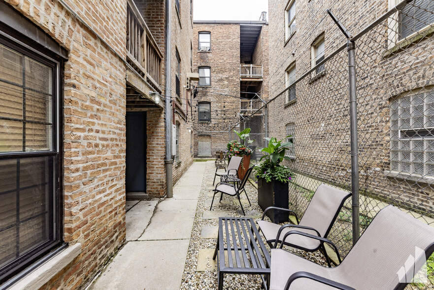 Building Photo - 5204 S Drexel Ave