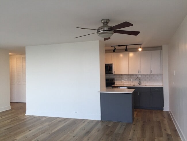 Building Photo - 4250 N Marine Dr