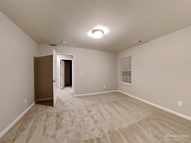 Building Photo - 1403 Peachcroft Rd