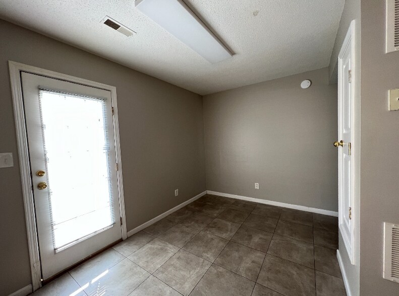 Building Photo - 4737 Scepter Way
