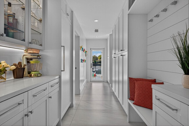 Building Photo - 3109 NE 42nd Ct