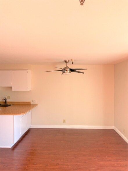 Building Photo - 147 Avenida Serra