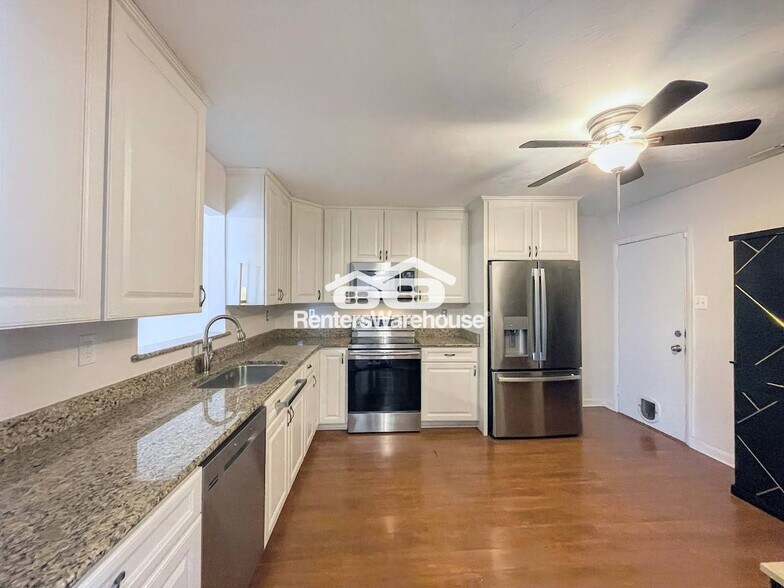 Building Photo - 5801 Townley Ave