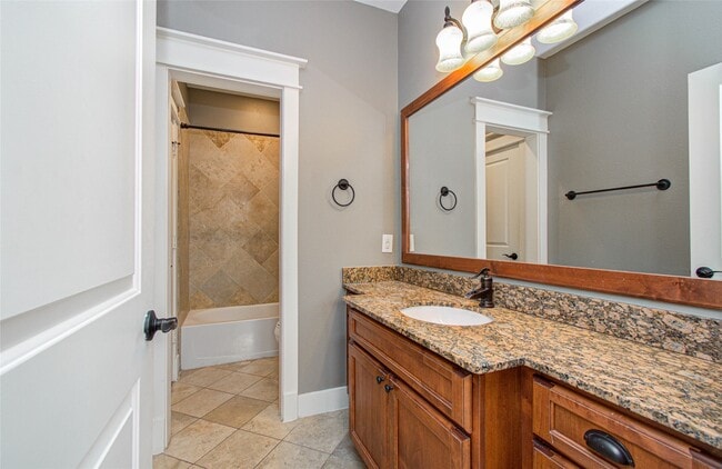 Building Photo - 1034 Dunbar St