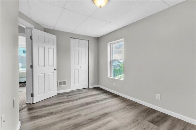 Building Photo - 305 1/2 E Lutton St