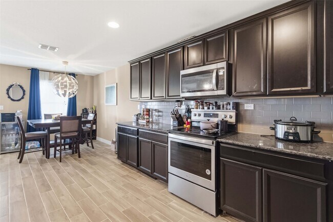 Building Photo - 12045 Silver Lining