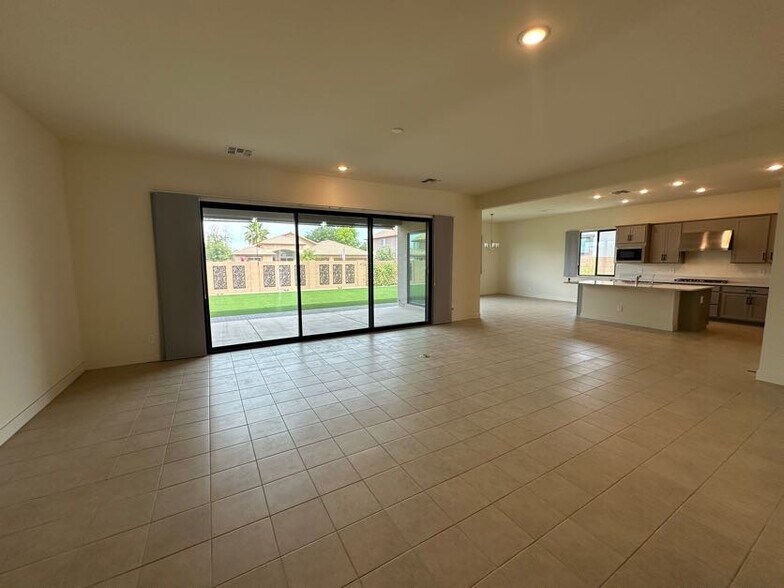 Building Photo - 7306 N 80th Ln