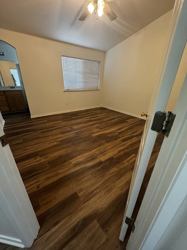 Building Photo - 3-bedroom, 2-bath home in the desirable Beachwood area of West Merced
