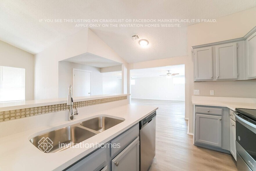 Building Photo - 12522 N 85th Ave