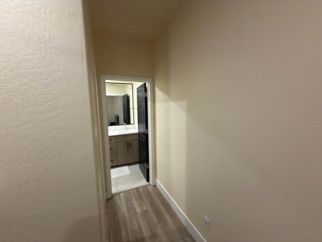 Building Photo - 2826 E Teaberry Dr