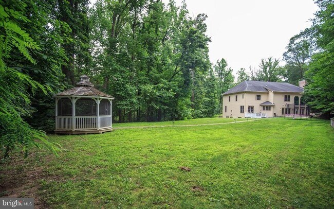 Building Photo - 6125 Old Dominion Dr