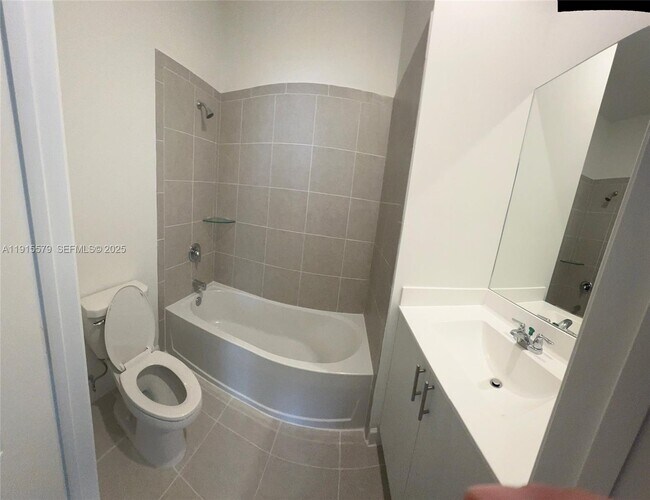 Building Photo - 1455 SE 6th Ter