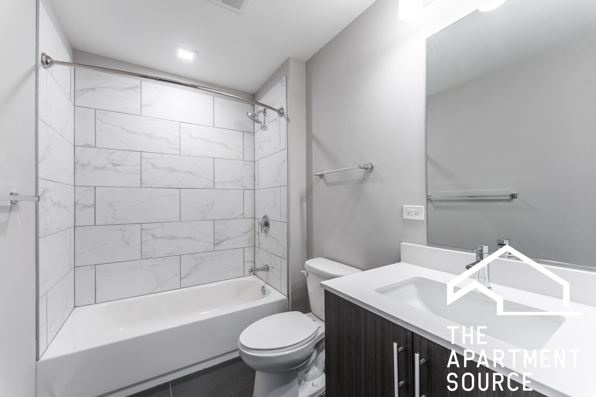 Building Photo - 301 W North Ave