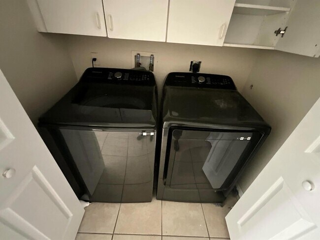 Building Photo - 1931 SW Fears Ave