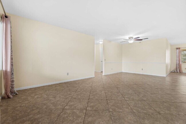 Building Photo - 2BR 2BA Villa Available Now On Top of the Word!