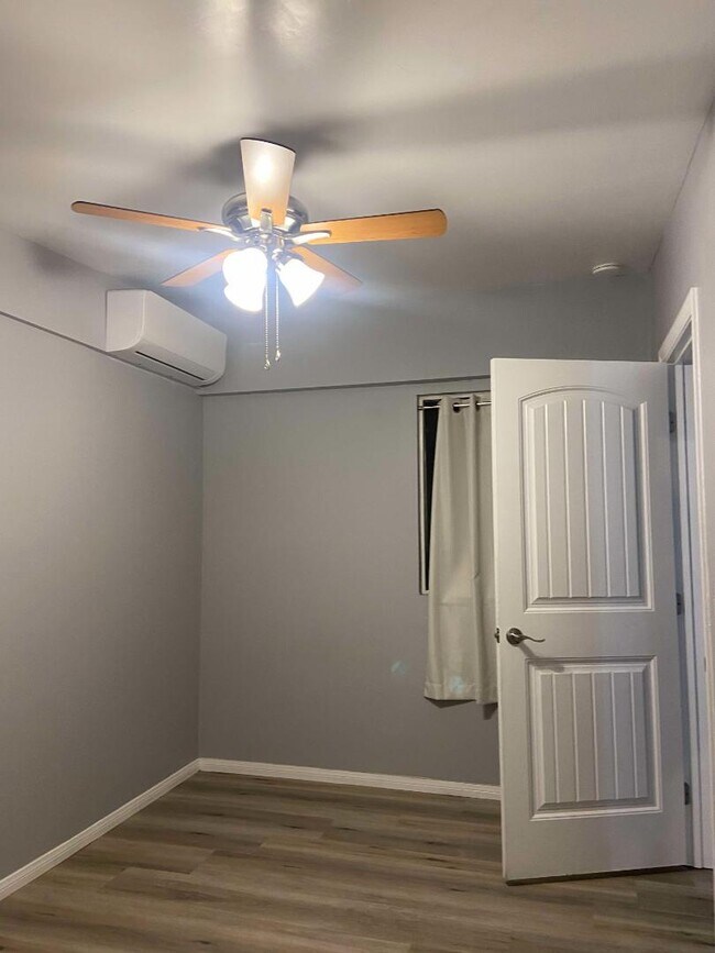 Building Photo - 578 13th St