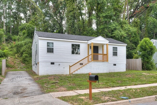 Building Photo - 655 Seymour Dr