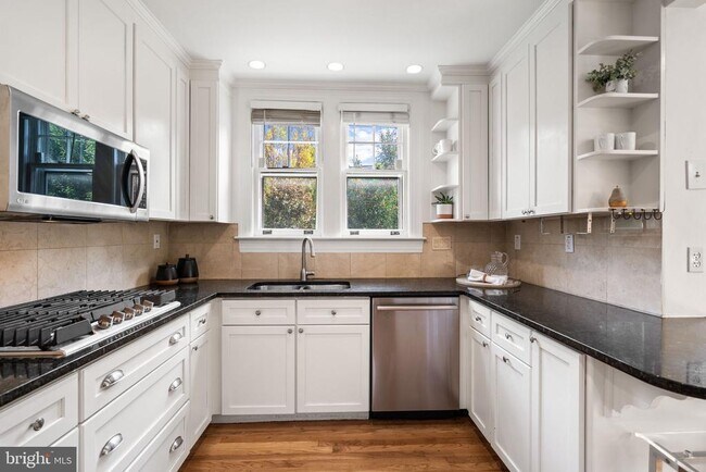 Building Photo - 4008 Rosemary St