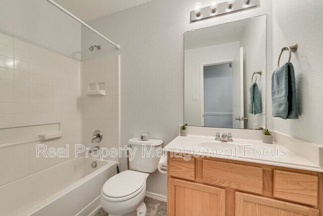 Building Photo - 1004 Trickham Dr