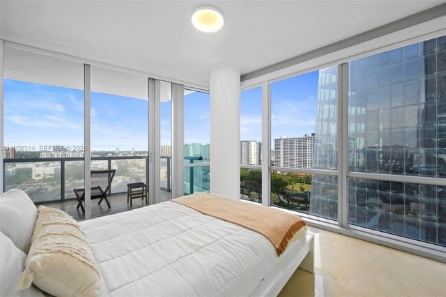 Building Photo - 17121 Collins Ave