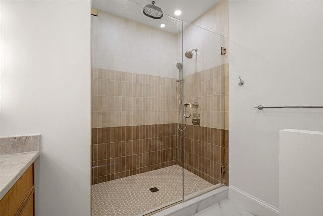 Building Photo - 309 Broadway