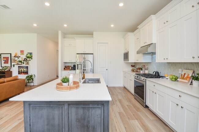 Building Photo - 4827 Avon Ridge Way