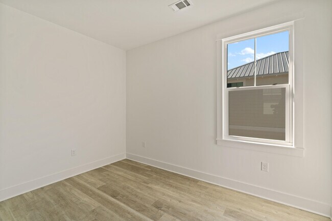 Building Photo - 94 Woodshire Dr