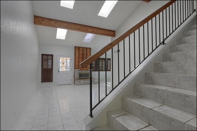 Building Photo - 6622 Dawn Dr