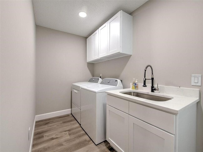 Building Photo - 3105 Mossvale Ln