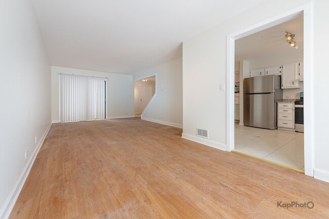 Building Photo - 102 N Waterford Dr