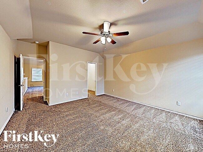 Building Photo - 561 Jamestown Ln