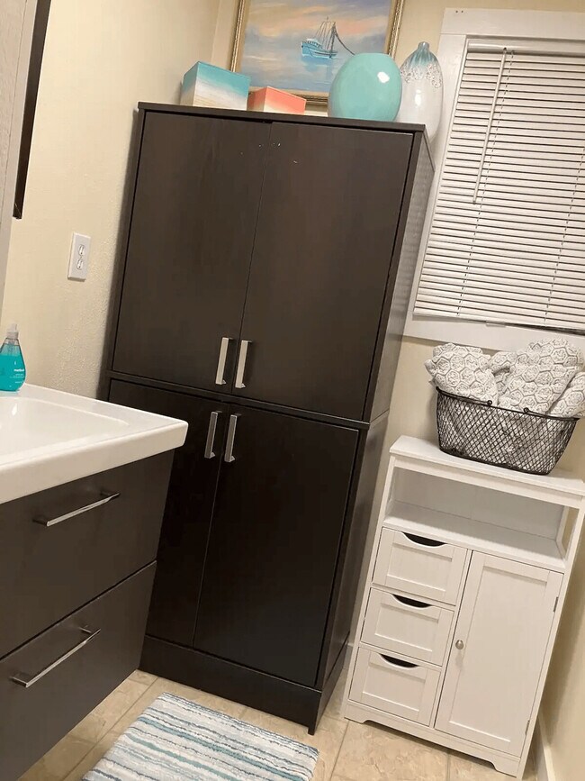 Building Photo - 756 N 76th St