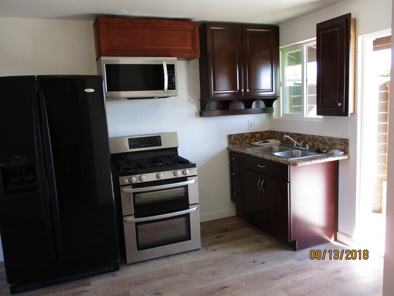 Building Photo - 5553 Dorothy Dr