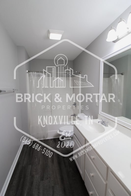 Building Photo - 900 Glendower Way