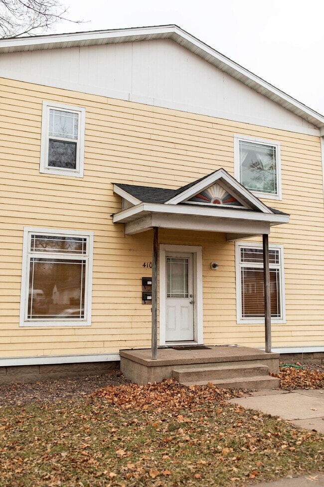 Building Photo - New On Market - 3 Bedroom, 1 Bathroom Duplex