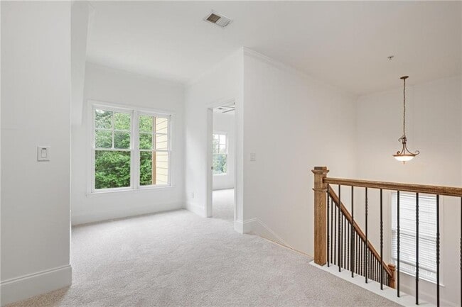 Building Photo - 232 Hunt St NE