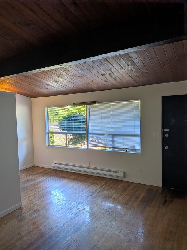 Building Photo - 1495
