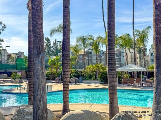 Building Photo - 5500 Owensmouth Ave