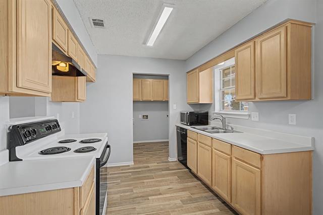 Building Photo - 114 Prairie Creek Cir