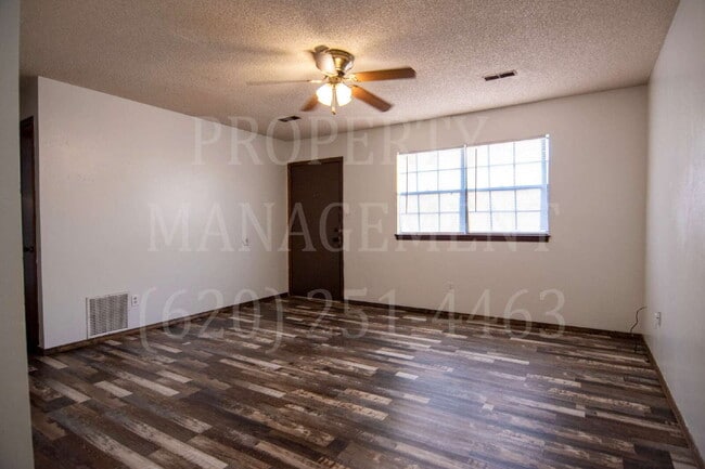 Building Photo - 2 Bedroom 1 Bath