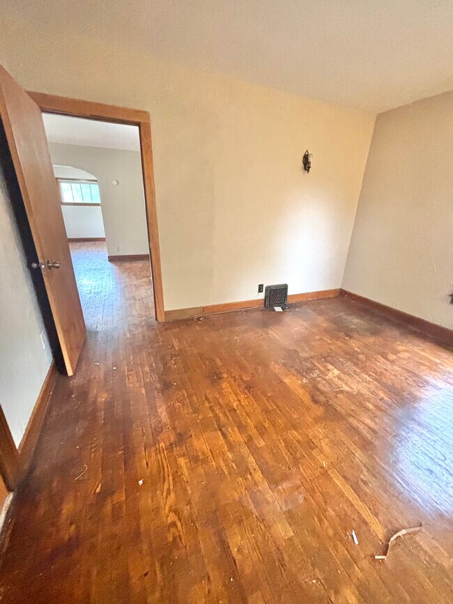 Building Photo - 1109 W Washtenaw St