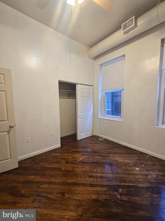 Building Photo - 1304 Walnut St