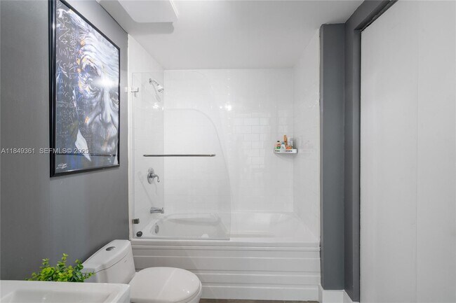 Building Photo - 690 SW 1st Ct