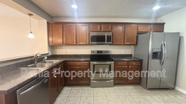 Building Photo - 2487 Hassonite St