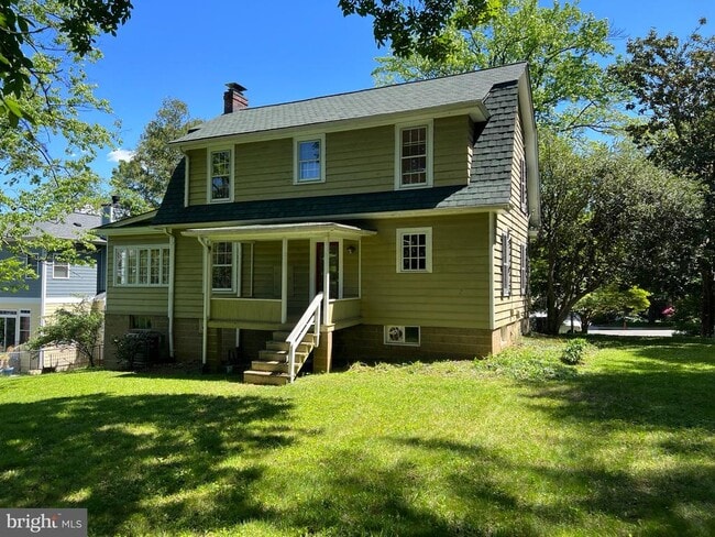Building Photo - 2800 Russell Rd