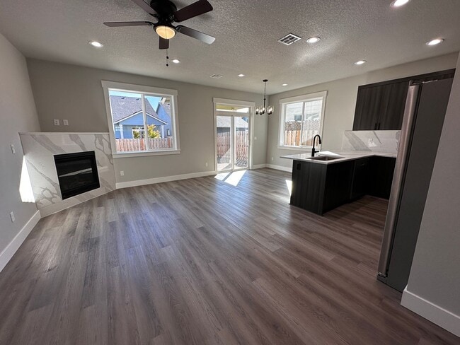 Building Photo - 176