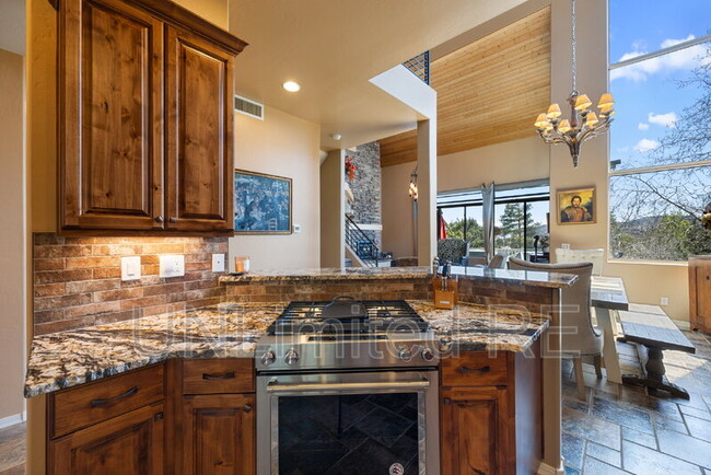 Building Photo - 674 Crosscreek Dr