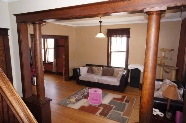 Building Photo - AVAILABLE JUNE - 3 Bed 1 Bath w/ Bonus Att...