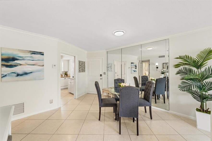 Building Photo - 68 Yacht Club Dr