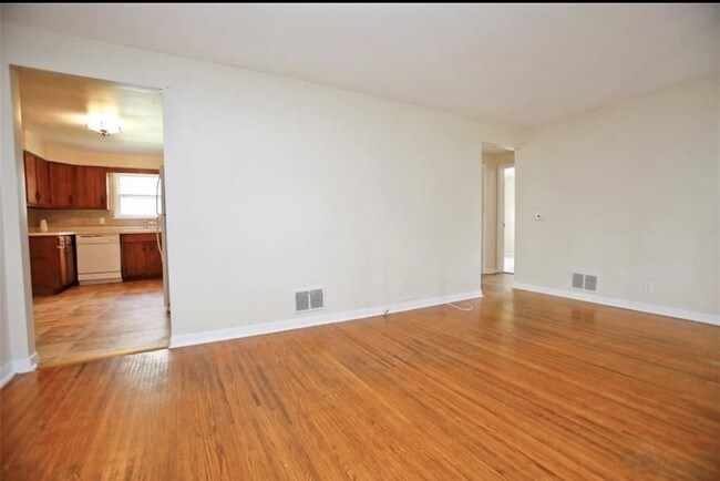 Building Photo - 185 Hildegarde Rd